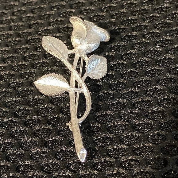Rose Stem Brooch Silver Tone Pin Textured Mesh Bud Petals Unisex - Picture 1 of 11
